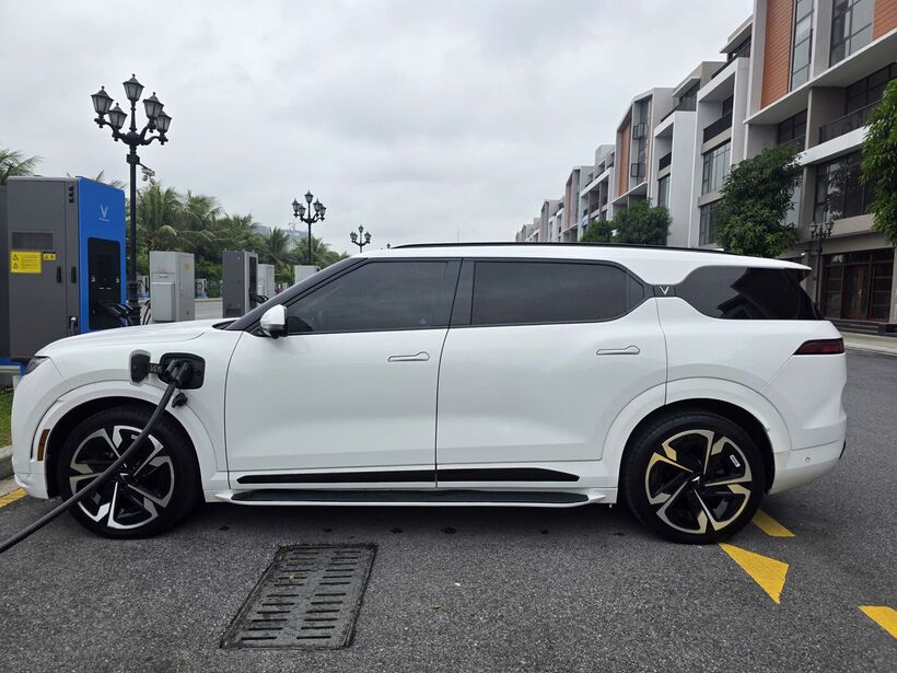 Anh Lê Văn Quyền (Hà Nội) nhận thấy tiềm năng của xe điện khi VF 9 được giới thiệu tới khách hàng Việt.