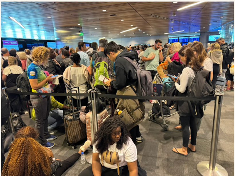 Tình hình chiến sự tại khu vực Trung Đông tiếp tục leo thang khiến hàng nghìn chuyến bay bị hủy, hành khách mắc kẹt tại sân bay