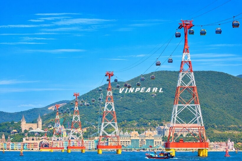 Tuyến cáp treo Vinpearl - biểu tượng du lịch của thành phố biển Nha Trang.