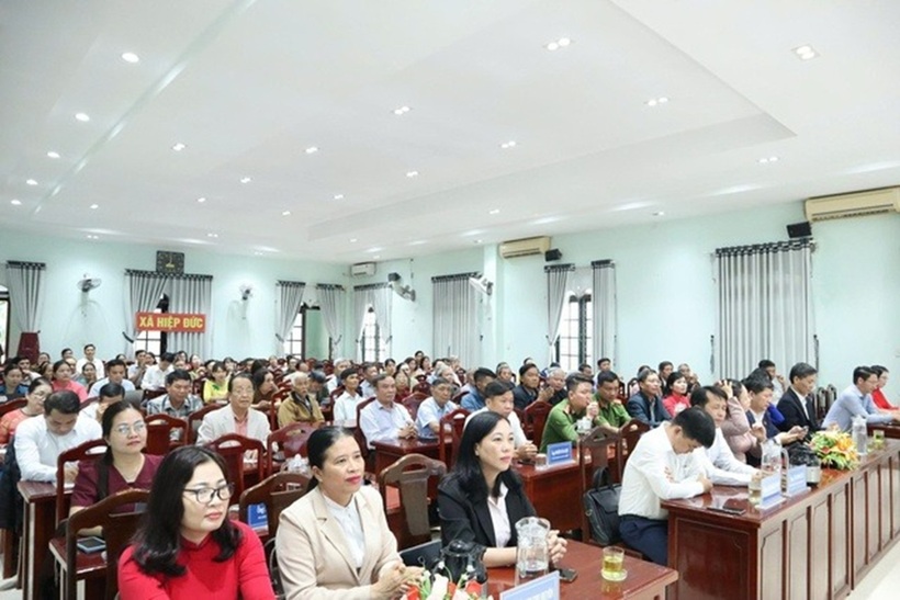 Đông đảo người dân 2 xã Hiệp Đức và Phước Trà tham gia buổi tiếp xúc cử tri.