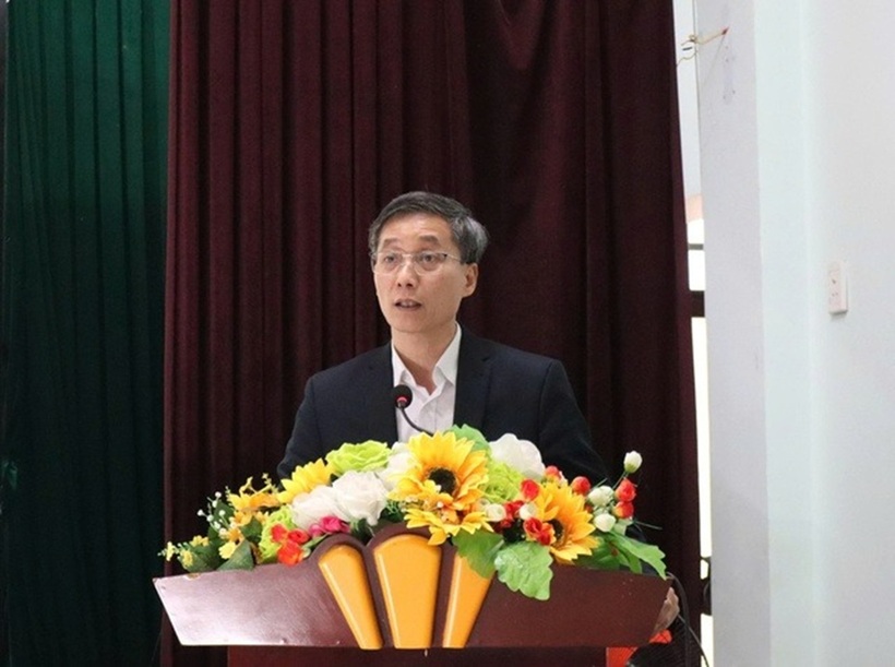 Ông Nguyễn Khánh Ngọc trình bày chương trình hành động trước cử tri hai xã Hiệp Đức và Phước Trà.