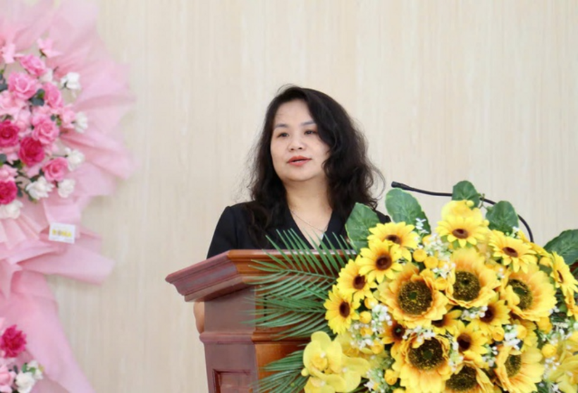 Bà Nguyễn Quỳnh Liên, Ủy viên Đoàn Chủ tịch, Trưởng ban Ban Dân chủ, Giám sát và Phản biện xã hội, Phó Chủ nhiệm Hội đồng tư vấn Dân chủ - Pháp luật cơ quan Uỷ ban Trung ương Mặt trận Tổ quốc (MTTQ) Việt Nam, trình bày trước cử tri (ảnh T.Tiến).