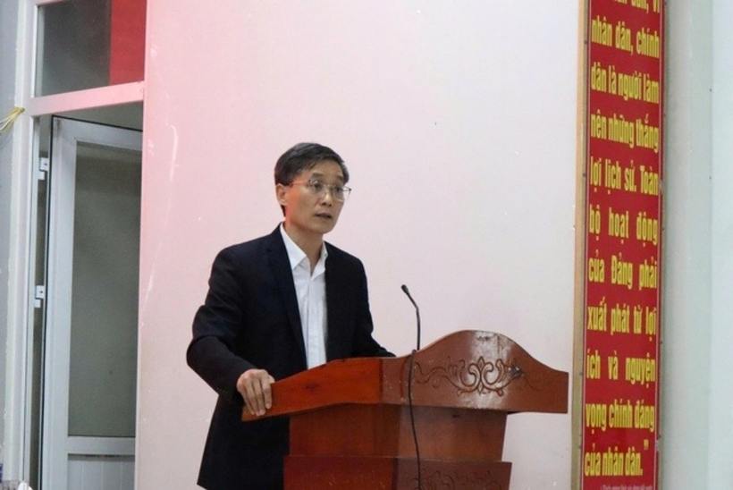 Ông Nguyễn Khánh Ngọc chia sẻ kinh nghiệm pháp luật phục vụ người dân.
