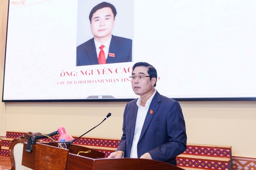 Ông Nguyễn Cao Sơn - Ủy viên Ủy ban Kinh tế và Tài chính của Quốc hội, Phó Chủ tịch Hiệp hội Doanh nghiệp nhỏ và vừa Việt Nam, Chủ tịch Hội Doanh nhân tỉnh Phú Thọ trình bày chương trình hành động tại hội nghị (Ảnh Quang Vinh).