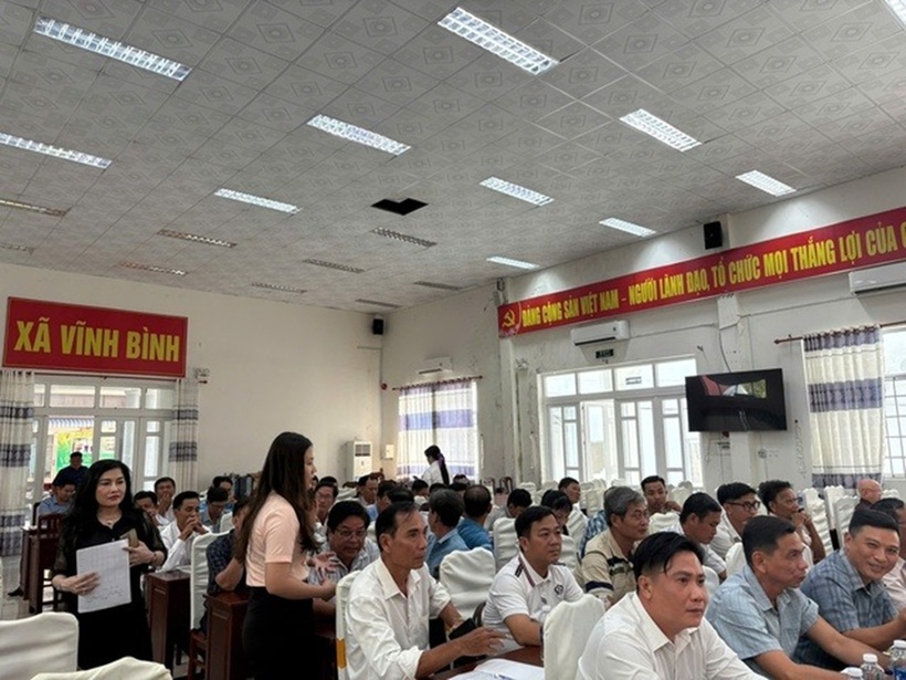 Bà Nguyễn Quỳnh Liên (giữa) khẳng định sẽ phát huy vài trò trách nhiệm, của cán bộ; Gần dân - Trọng dân - Nghe dân nói - Nói dân hiểu - Làm dân tin".