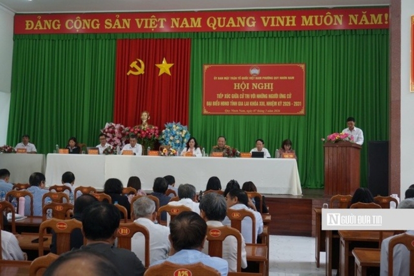 Cử tri phường Quy Nhơn Nam nêu kiến nghị tại buổi tiếp xúc