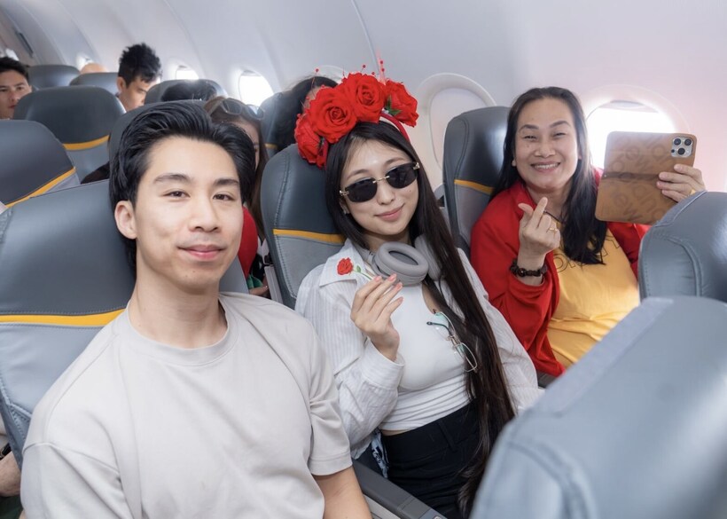 Bay cùng Vietjet ngày 8/3: Khoang máy bay rộn ràng với hoa hồng, quà tặng và mini game trúng 1 chỉ vàng - 11