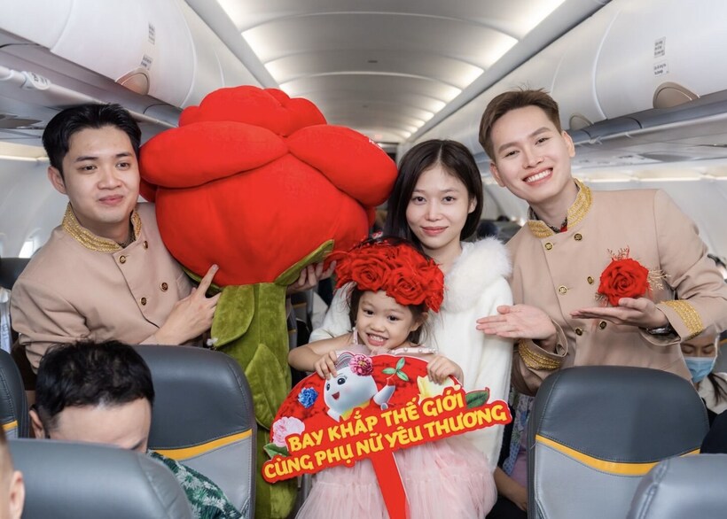 Bay cùng Vietjet ngày 8/3: Khoang máy bay rộn ràng với hoa hồng, quà tặng và mini game trúng 1 chỉ vàng - 3