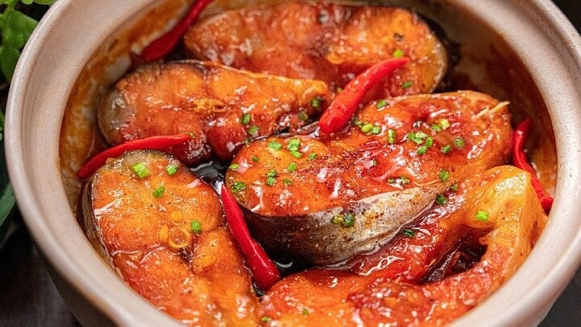 Loại gia vị đặc biệt được nói đến chính là nước mắm - thứ không thể thiếu khi làm nhiều món kho truyền thống của người Việt.
