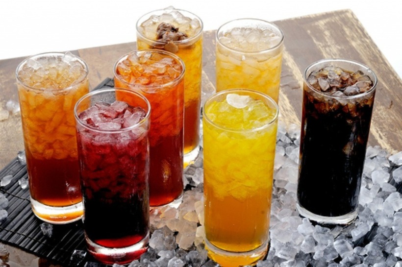 Nước ngọt, nhất là nước ngọt có ga khi uống nhiều không chỉ gây béo phì mà còn là "kẻ thù" trực tiếp của cầu thận.