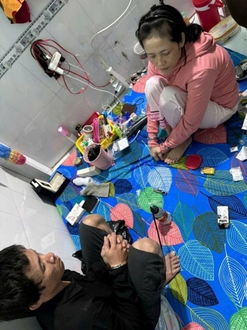 Bắt giữ 5 đối tượng mua bán trái phép chất ma túy - 1