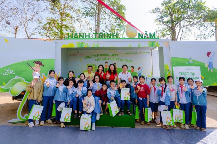 Những ‘người gieo lành thầm lặng’ phía sau hành trình sữa đậu nành học đường.