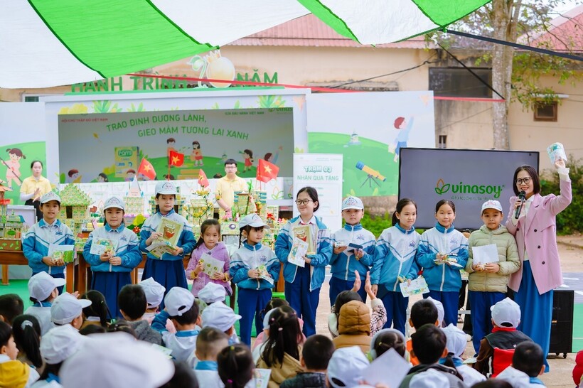 Một buổi ngoại khóa thuộc chương trình Sữa đậu nành học đường diễn ra ở trường Tiểu học Tân Liên, nơi xã vùng sâu vùng xa của Quảng Trị.