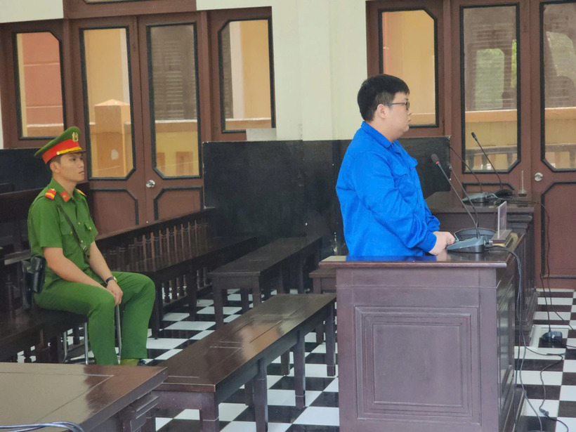 Lê Quốc Thiện tại phiên toà. Ảnh: Báo Dân trí.