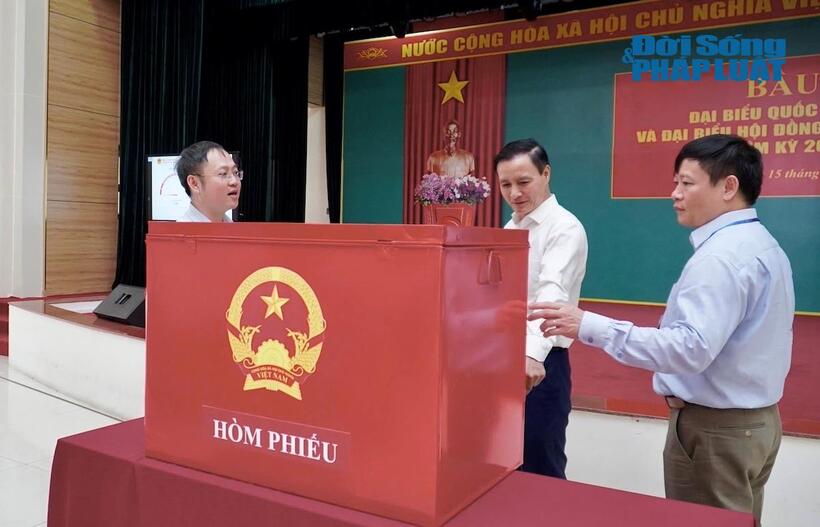 Đoàn kiểm tra thực tế công tác chuẩn bị bầu cử tại một số khu vực bỏ phiếu của phường Phan Đình Phùng