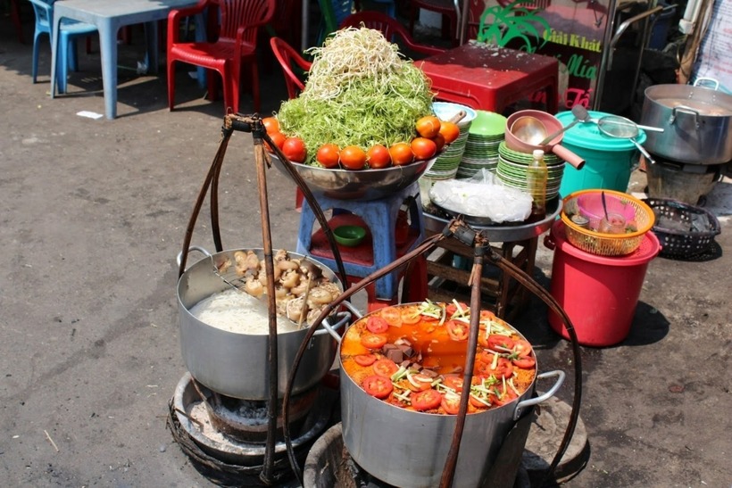 Thức ăn sau khi chế biến cần được che đậy cẩn thận để tránh ruồi muỗi và côn trùng xâm nhập. Ảnh minh họa.