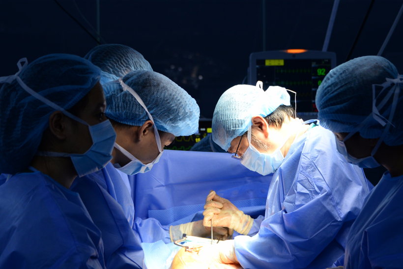 Phẫu thuật giúp xử lý sỏi hiện tại nhưng không loại bỏ hoàn toàn nguy cơ tái phát