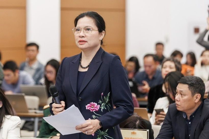 Phó Chủ tịch - Tổng Thư ký Ủy ban Trung ương MTTQ Việt Nam Hà Thị Nga thông tin tại họp báo. (Ảnh: Quang Vinh).