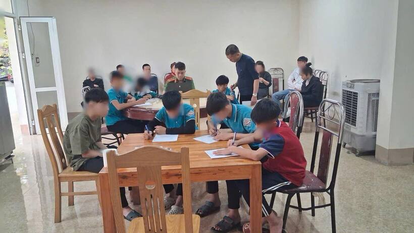 Nhóm thiếu niên phải viết tường trình sau khi xảy ra vụ việc