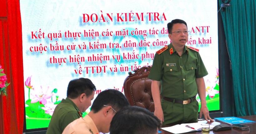 Thiếu tướng Nguyễn Hồng Ky – Phó Giám đốc Công an TP Hà Nội phát biểu quán triệt nội dung buổi làm việc.