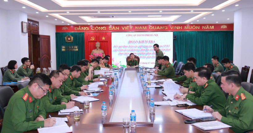 Toàn cảnh buổi làm việc.