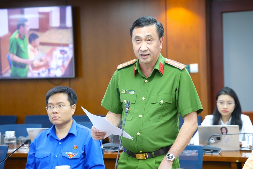 Thượng tá Trần Xuân Phương cho biết sẽ kiểm tra việc dự trữ xăng dầu của người dân. Trường hợp nào cố tình vi phạm gây cháy nổ sẽ được xử lý nghiêm theo quy định. Ảnh: PLO.