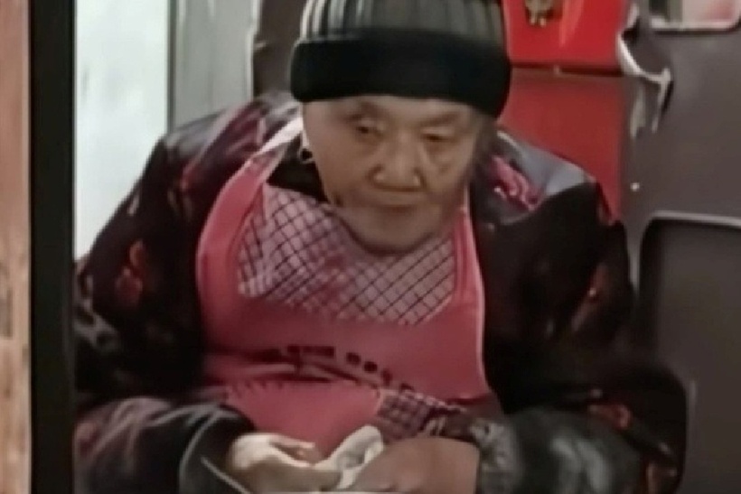 Dù đã bước sang tuổi 102, cụ Jin vẫn minh mẫn và khỏe mạnh. Ảnh: Douyin.