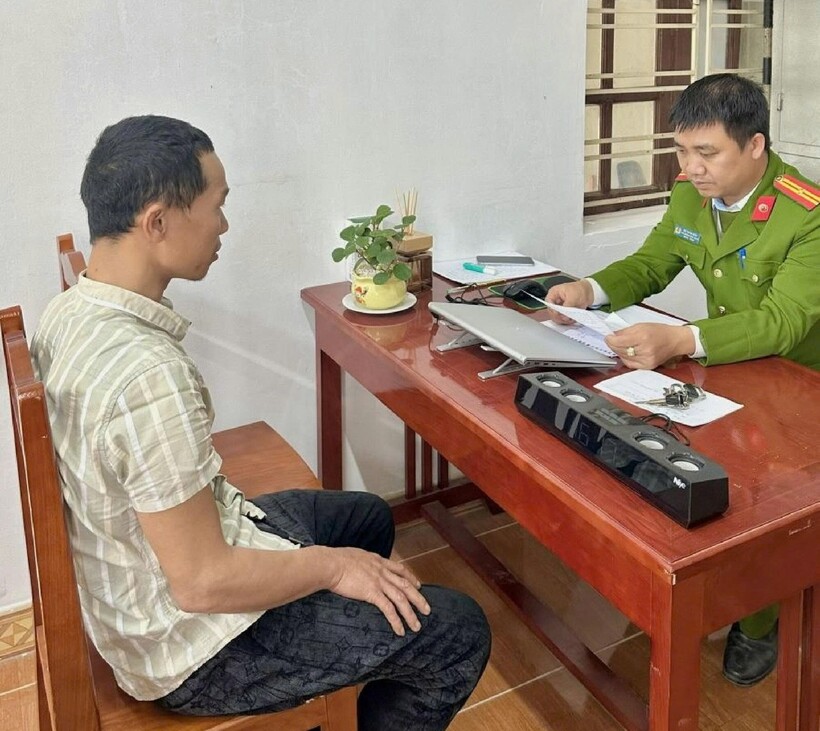 Đối tượng Lê Văn Khôi tại cơ quan công an. Ảnh: Công an tỉnh Hưng Yên.