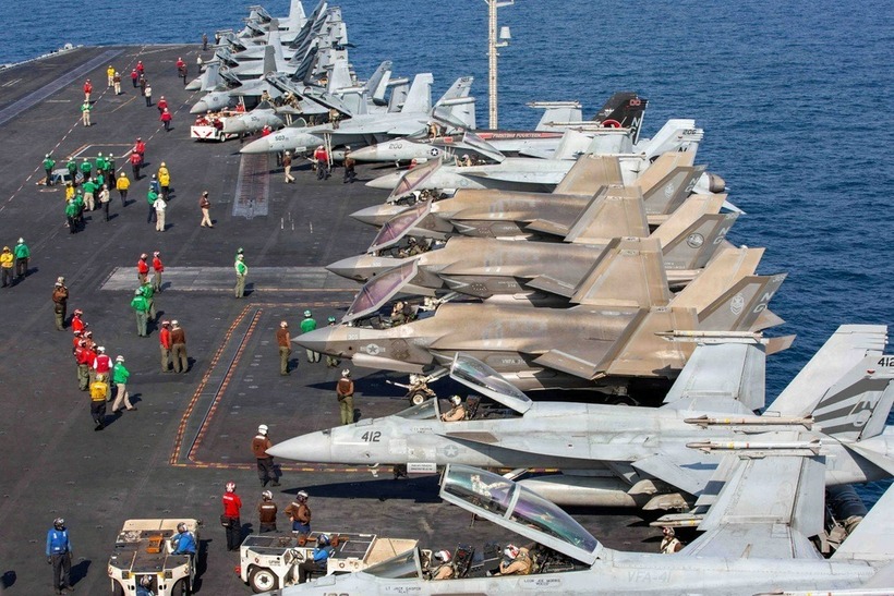 Tàu sân bay USS Abraham Lincoln của Hải quân Mỹ tham gia chiến dịch tập kích Iran. Ảnh: Reuters