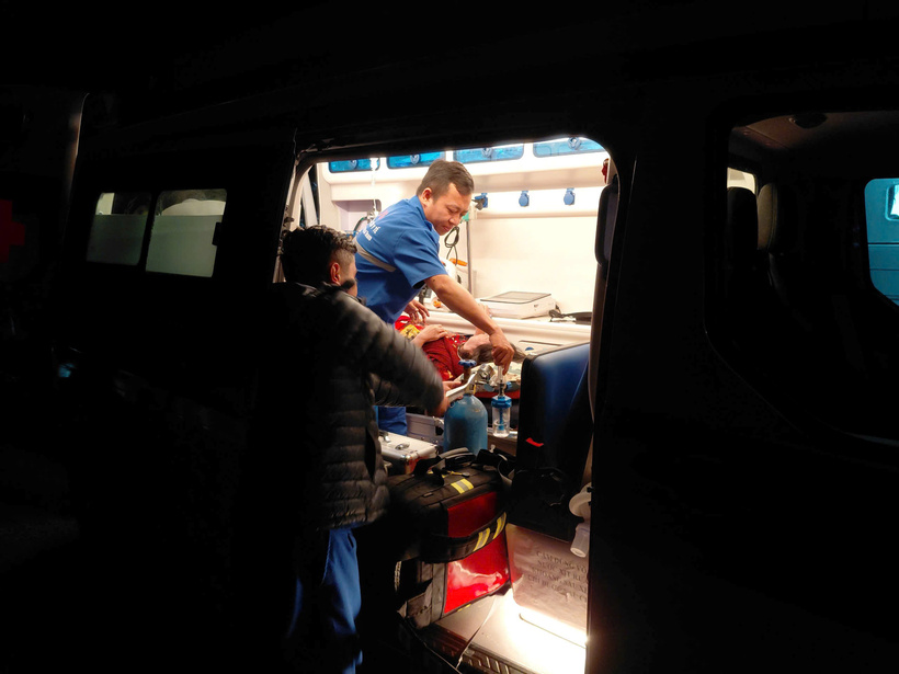 Xuyên đêm cứu nạn khẩn cấp một bệnh nhân nguy kịch từ Cù Lao Chàm vào bờ điều trị - 2