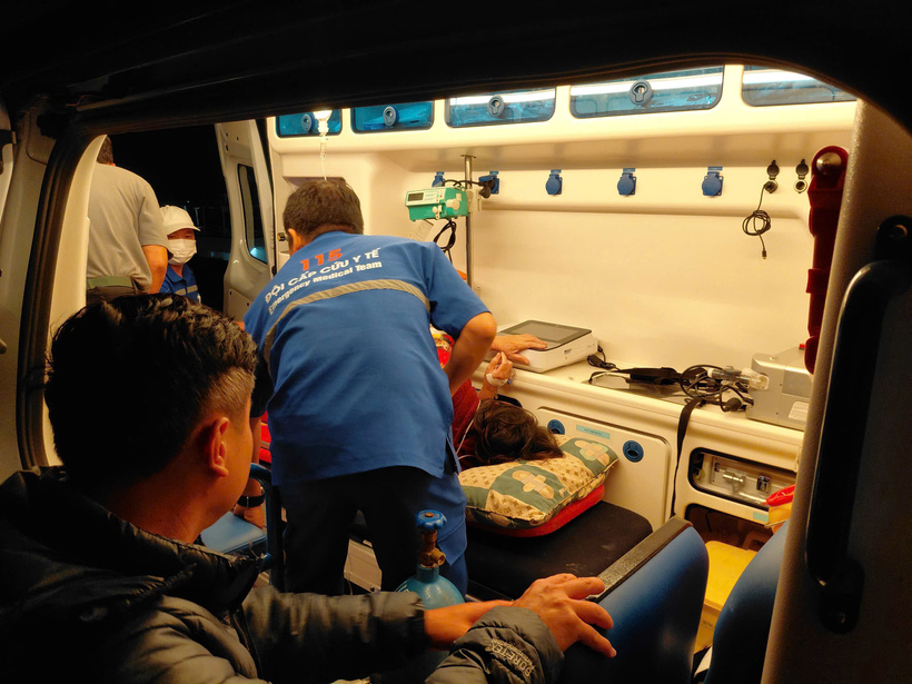 Xuyên đêm cứu nạn khẩn cấp một bệnh nhân nguy kịch từ Cù Lao Chàm vào bờ điều trị - 3