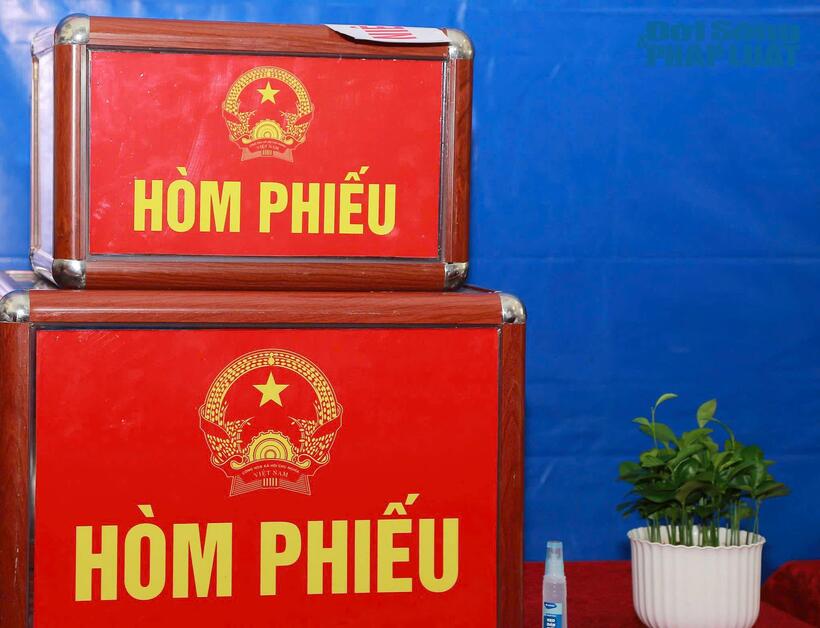 Hòm phiếu được niêm phong đúng quy định pháp luật