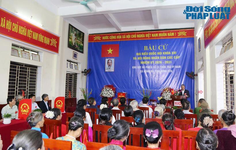 Công tác bầu cử được diễn ra trang trọng.
