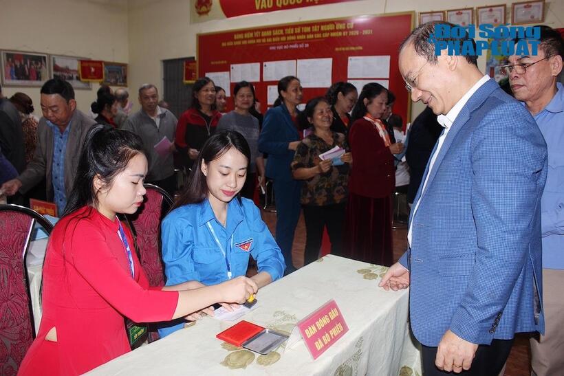 Cử tri tỉnh Thái Nguyên đi bỏ phiếu trong niềm phần khởi và tự hào với niềm tin đất nước ngày càng hùng cường trong kỷ nguyên vươn mình.