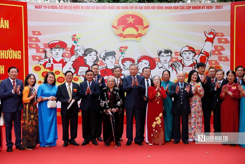 Tổng Bí thư Tô Lâm với cử tri Khu vực bỏ phiếu số 02 phường Ba Đình, thành phố Hà Nội.