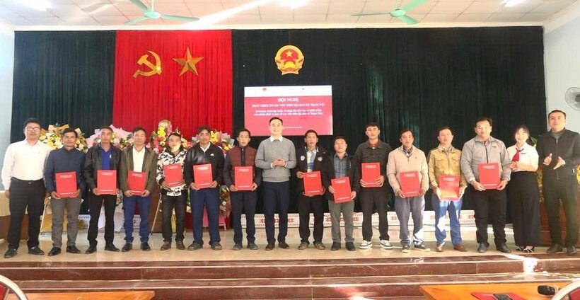 Agribank Chi nhánh Trạm Tấu tổ chức hội nghị trao quyết định bổ nhiệm 15 tổ trưởng tổ vay vốn