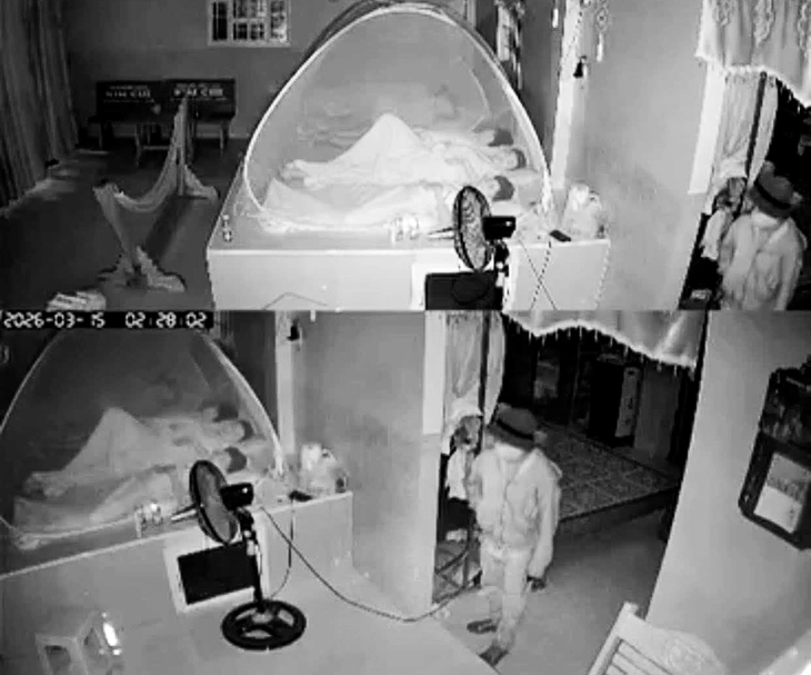 Hình ảnh đối tượng trộm vào nhà và bị camera an ninh ghi lại. Ảnh: Tuổi Trẻ.