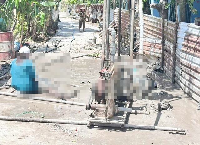 Hiện trường vụ tai nạn nghi bị điện giật làm 2 nạn nhân bị tử vong tại chỗ. (Ảnh: Thanh niên)