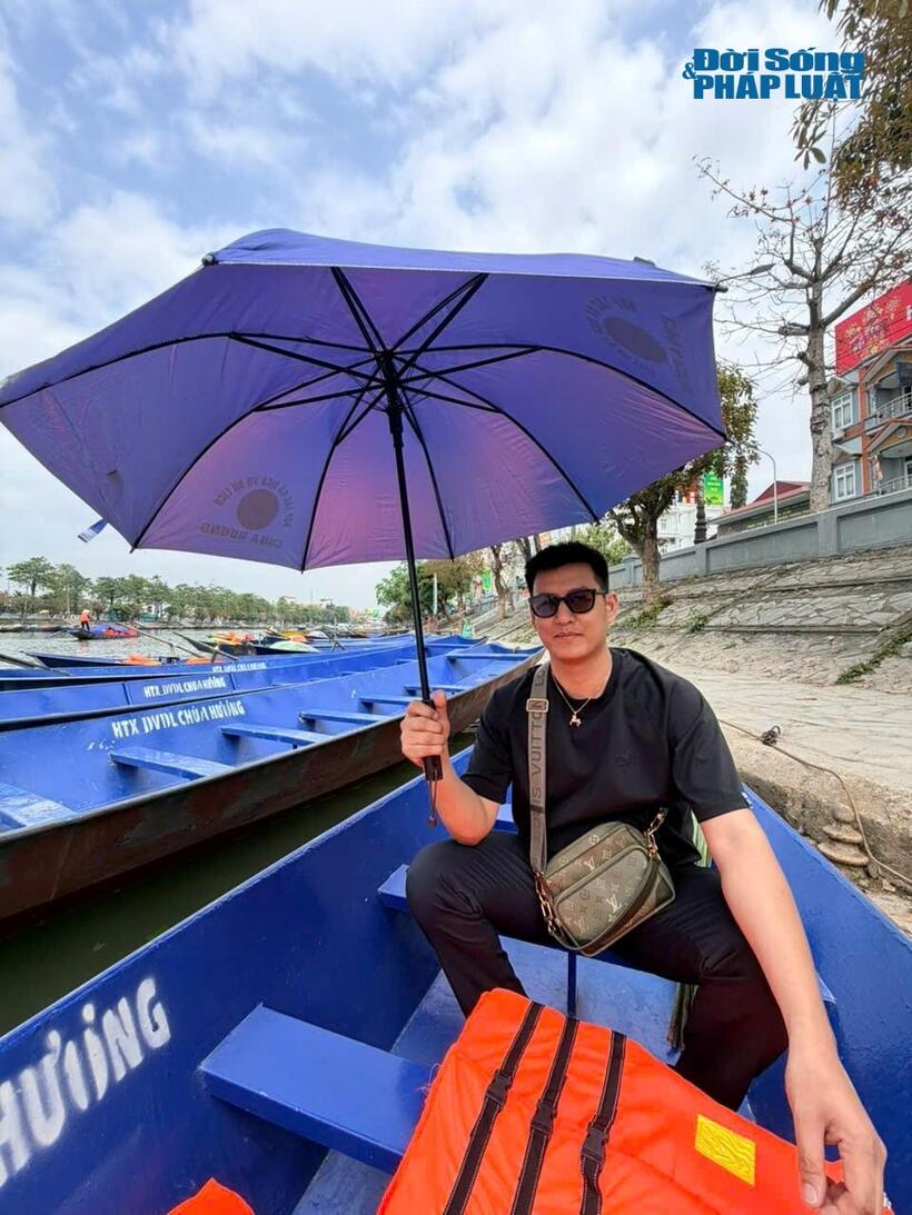 Anh Bảo Điền du khách đi lễ hội Chùa Hương chia sẻ.