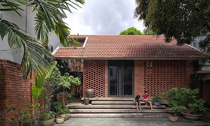 Mẫu nhà gạch không tô phong cách đậm chất nông thôn Bắc Bộ, mùa hè mát, mùa đông ấm. Ảnh: Vinavic