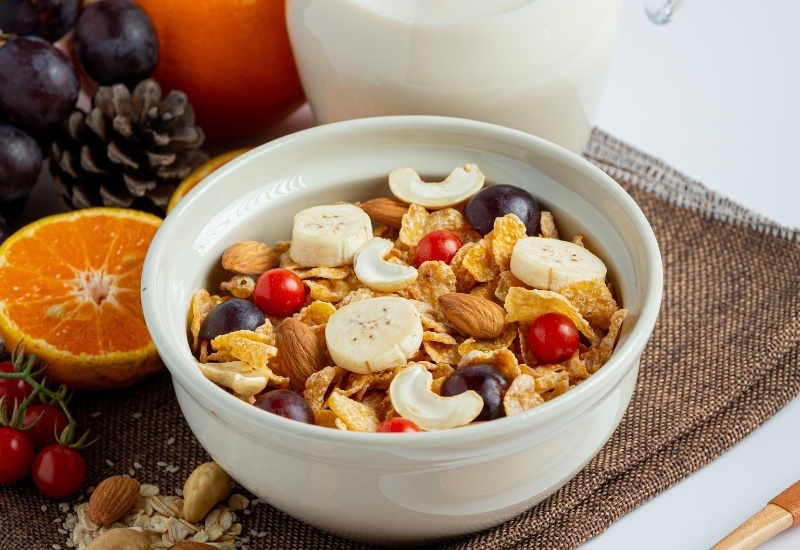 Ngũ cốc có đường thường có hàm lượng đường và các chất phụ gia nhân tạo cao, ảnh hưởng tiêu cực đến sức khỏe thận.