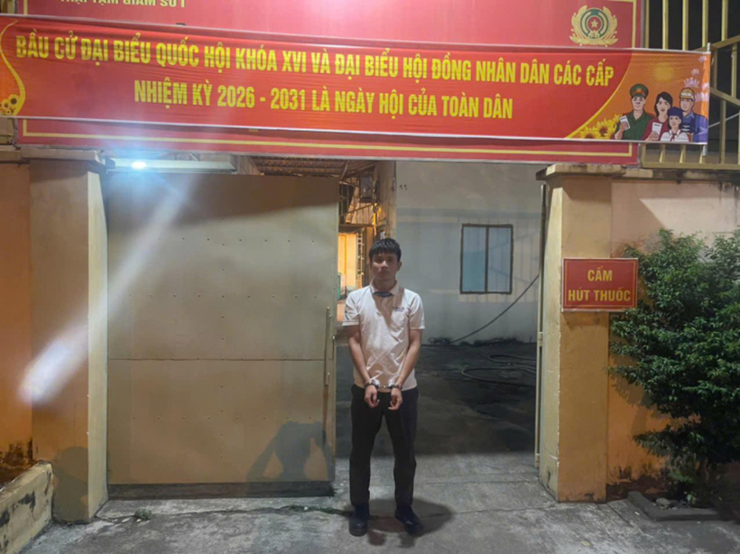 Hoàng Đình Ý tại cơ quan công an. Ảnh: Báo Công an Nhân dân.