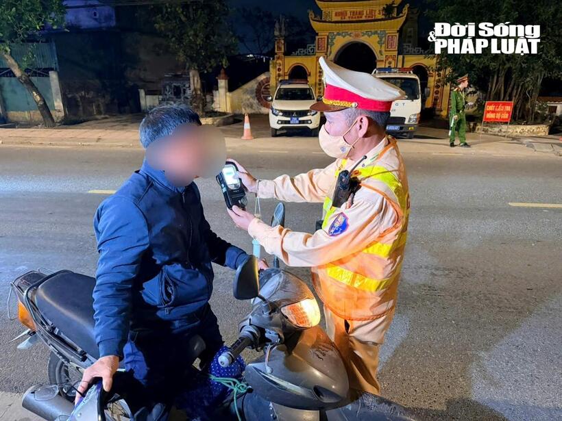 Một đêm theo chân CSGT Hà Nội xử lý xe quá khổ quá tải, vi phạm nồng độ cồn - 5