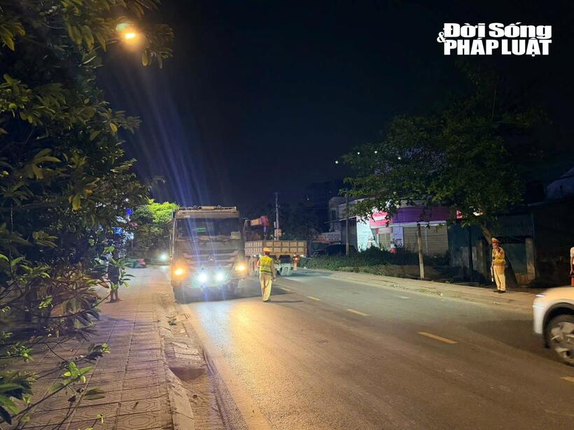 Một đêm theo chân CSGT Hà Nội xử lý xe quá khổ quá tải, vi phạm nồng độ cồn - 6