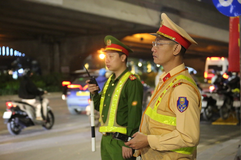 Sau cuộc nhậu, thuê xe đạp điện công cộng để đi về nhà vẫn không thoát lỗi nồng độ cồn - 4