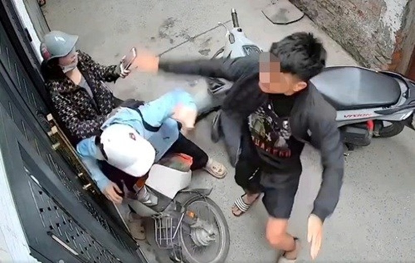 Hình ảnh ghi lại sự việc. Ảnh: Lao động