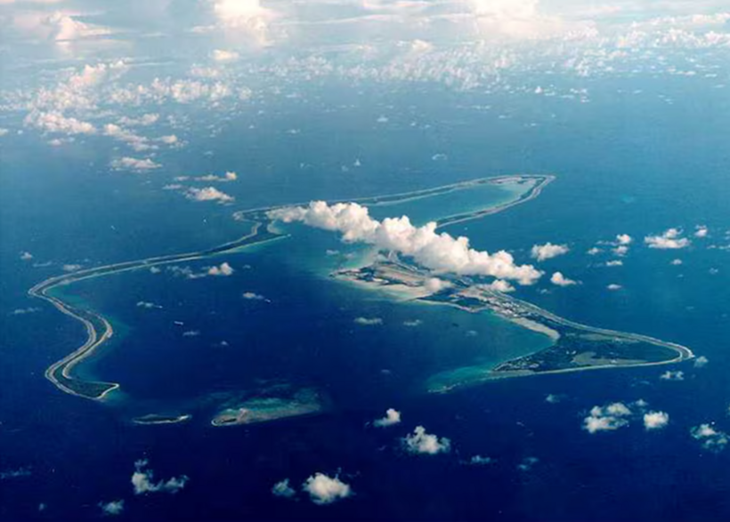Diego Garcia, hòn đảo lớn nhất trong quần đảo Chagos và là nơi đặt một căn cứ quân sự lớn của Mỹ ở giữa Ấn Độ Dương, được thuê từ Anh vào năm 1966. Ảnh: Reuters.