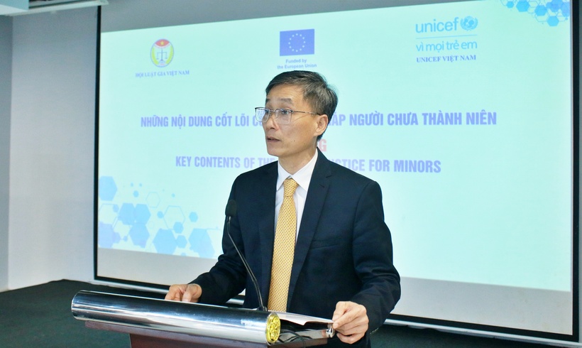 Ông Nguyễn Khánh Ngọc - Chủ tịch Hội Luật gia Việt Nam phát biểu tại lớp tập huấn.