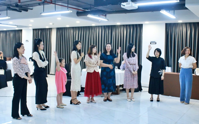 Không khí lớp học sôi nổi nhờ việc lồng ghép các cuộc thi, thảo luận.