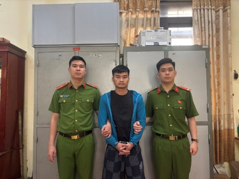 Đối tượng truy nã Hoàng Văn Hữu bị bắt giữ. (Ảnh: Công an TP.Hà Nội)